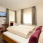 Jungmann Guest house 3*